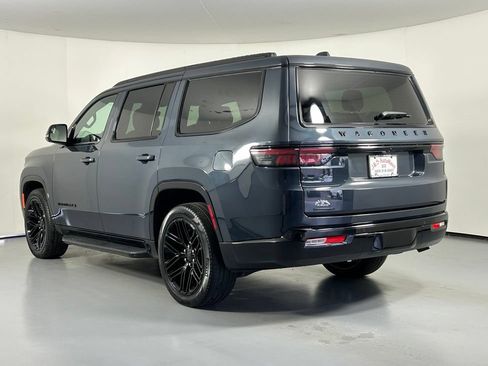 Used 2023 Jeep Wagoneer Series II AWD/4WD image 5