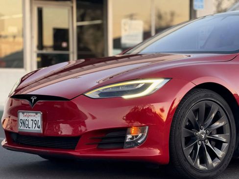 Used 2018 Tesla Model S 100D image 4