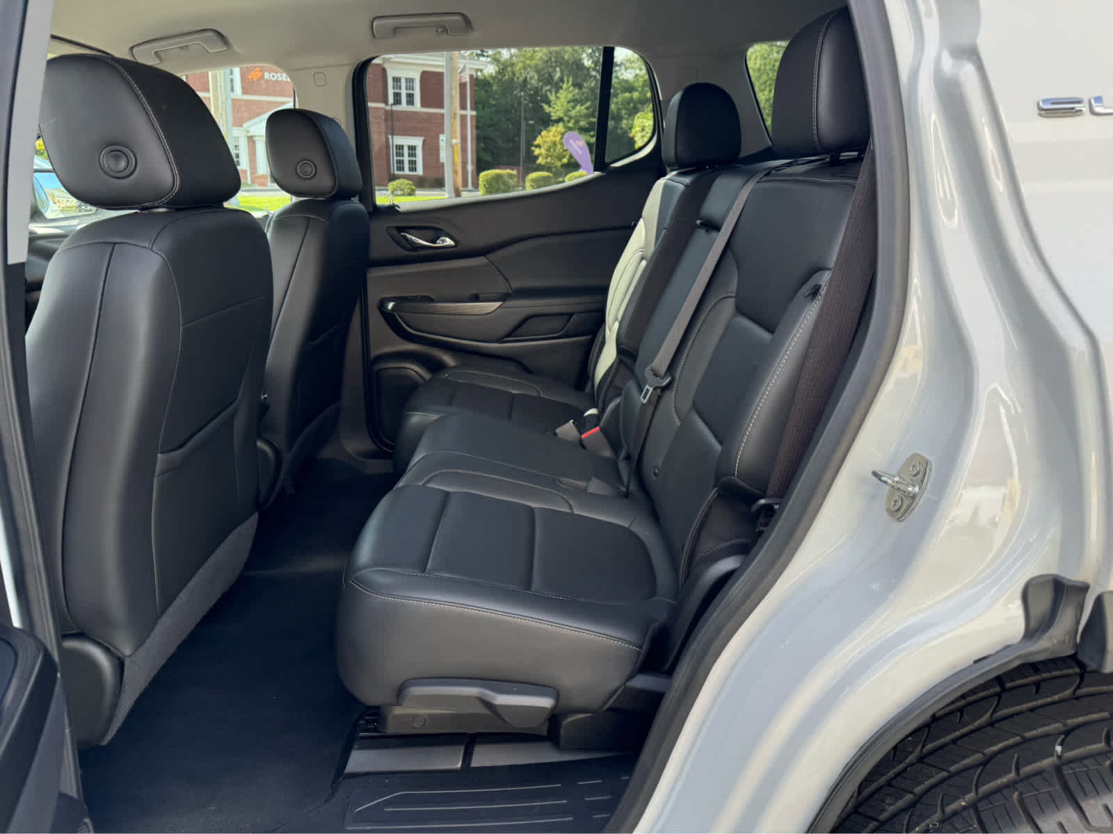 Used 2023 GMC Acadia SLT AWD/4WD image 23