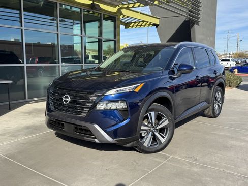 Used 2024 Nissan Rogue SL w/ SL Premium Package image 2