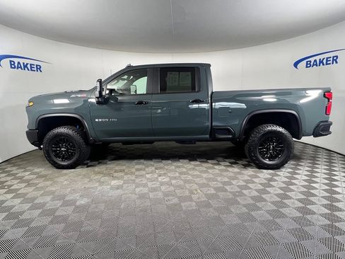 Used 2025 Chevrolet Silverado 2500 ZR2 w/ Technology Package AWD/4WD image 2