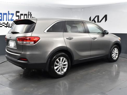 Used 2016 Kia Sorento L FWD image 5