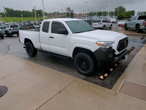Used 2022 Toyota Tacoma SR RWD image 12