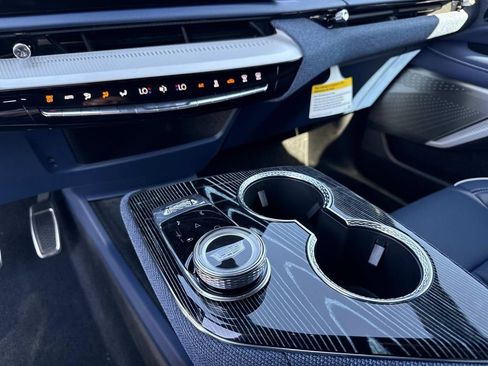 New 2026 Cadillac Optiq Luxury 2 image 25