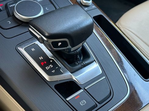 Used 2018 Audi Q5 2.0T Premium w/ Convenience Package AWD/4WD image 16