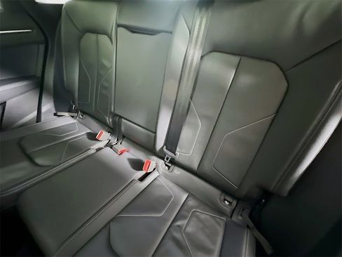 Used 2023 Audi Q3 2.0T Premium image 24