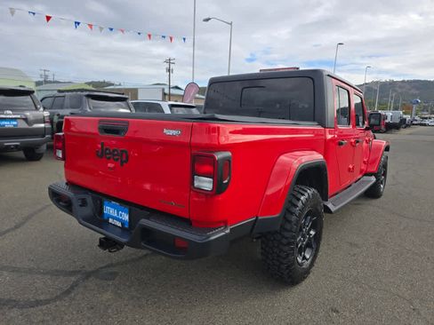 Used 2023 Jeep Gladiator Sport image 5