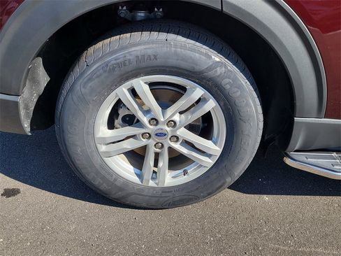 Certified 2022 Ford Explorer XLT w/ Equipment Group 202A image 5