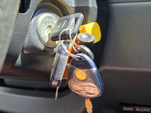 Used 2004 Nissan Xterra XE RWD image 34