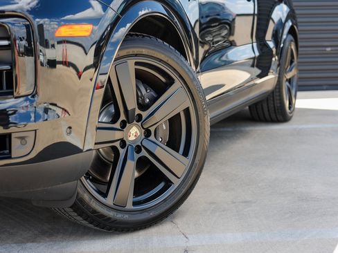 New 2025 Porsche Cayenne E-Hybrid Coupe image 12