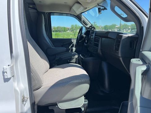 Used 2021 Chevrolet Express 2500 RWD image 13