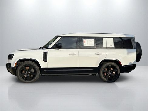 Used 2024 Land Rover Defender 130 X-Dynamic SE image 8