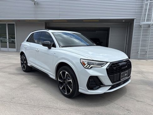 Used 2025 Audi Q3 2.0T Premium Plus w/ Premium Plus Package AWD/4WD image 3