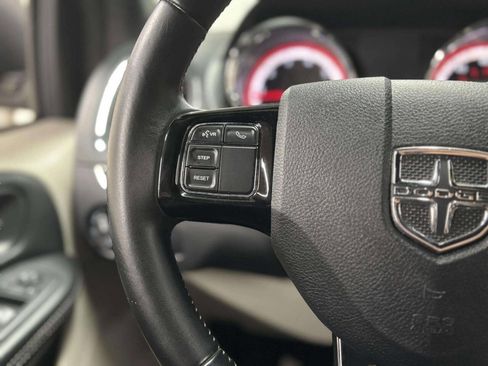 Used 2017 Dodge Grand Caravan SXT image 32