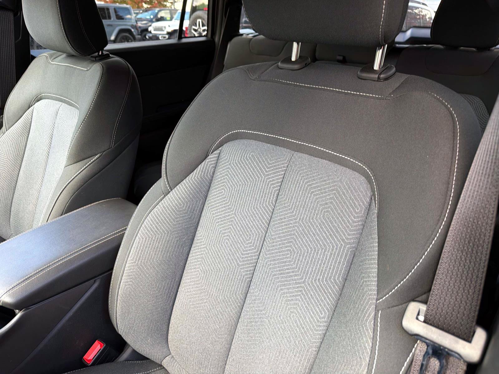 Used 2026 Jeep Cherokee Laredo AWD/4WD image 11