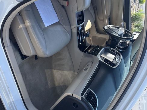 Used 2014 Chrysler 300 RWD image 13