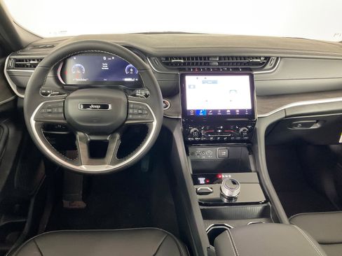 New 2025 Jeep Grand Cherokee Limited image 9