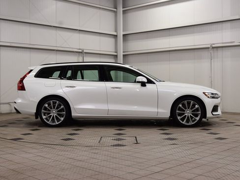 Used 2020 Volvo V60 T5 Momentum w/ Premium Package image 9