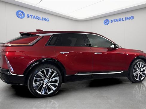 Used 2024 Cadillac Lyriq Luxury w/ LPO, Floor Liner Package image 10