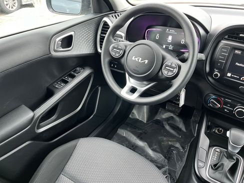 Used 2025 Kia Soul LX w/ LX Technology Package image 30