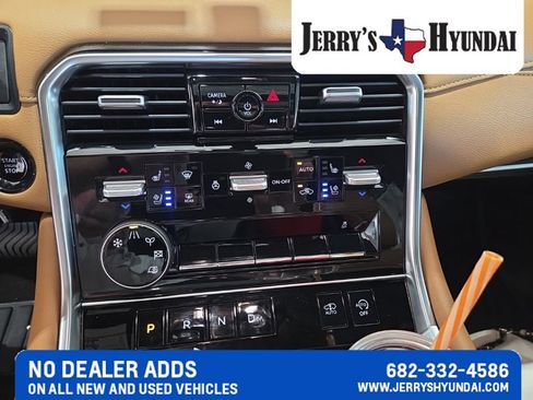 Used 2025 Nissan Armada Platinum Reserve RWD image 14