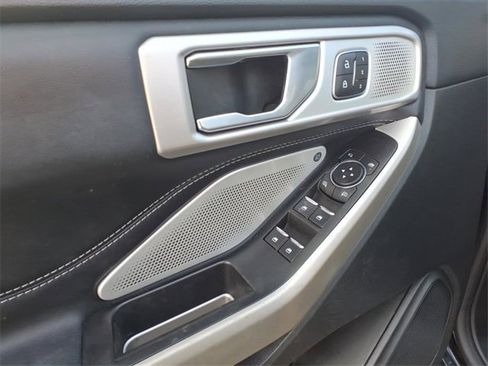Used 2022 Ford Explorer Limited w/ Limited Technology Package image 7