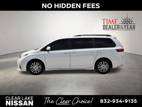Used 2019 Toyota Sienna XLE w/ XLE Navigation Package FWD image 4