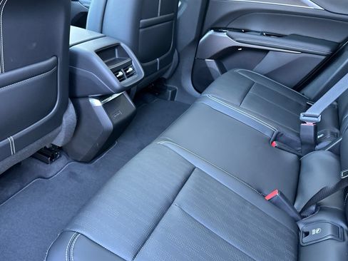 Used 2026 Cadillac Lyriq Luxury RWD image 12