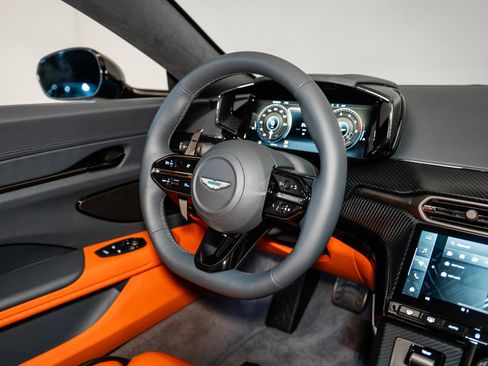 Used 2025 Aston Martin V8 Vantage Coupe image 20