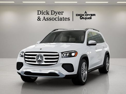 Used 2025 Mercedes-Benz GLS 450 4MATIC image 32