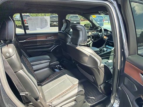 Used 2024 Jeep Grand Cherokee L Summit w/ High Altitude Package AWD/4WD image 18