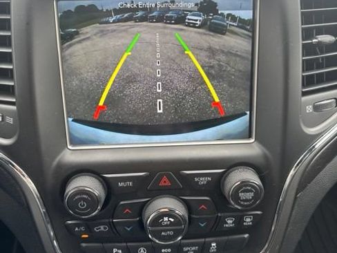 Used 2018 Jeep Grand Cherokee Altitude AWD/4WD image 13