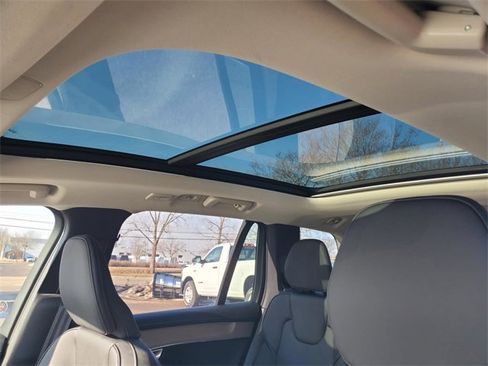 Used 2025 Volvo XC90 B5 Plus image 14