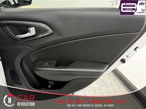 Used 2015 Chrysler 200 S w/ Navigation & Sound Group I FWD image 32