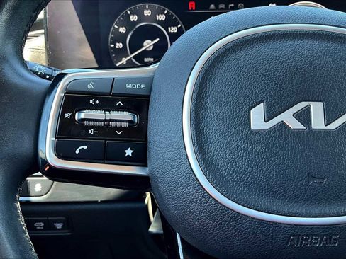 Used 2022 Kia Carnival SX Prestige image 23