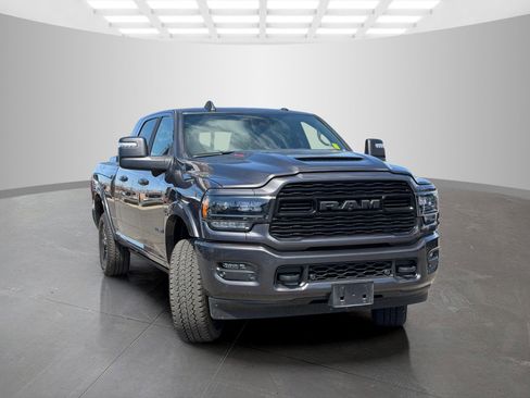 Used 2024 RAM 2500 Limited AWD/4WD image 3