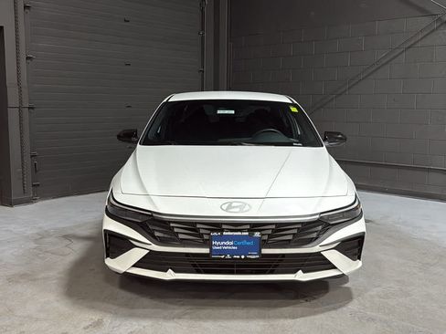 Used 2025 Hyundai Elantra Sport FWD image 2