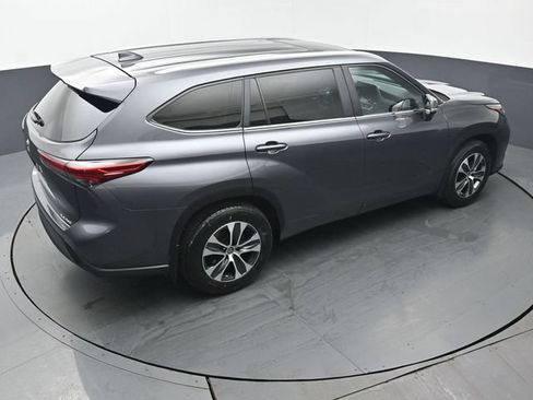 Used 2023 Toyota Highlander XLE AWD/4WD image 44