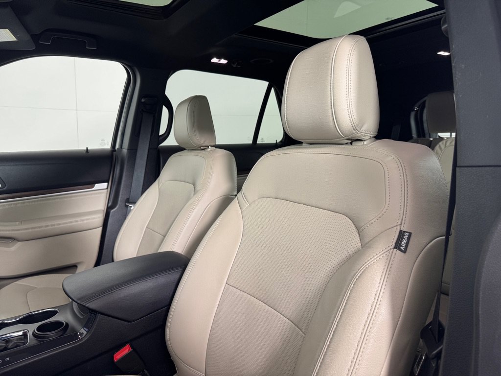 Used 2018 Ford Explorer Limited w/ Equipment Group 301A FWD image 13
