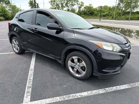 Used 2018 Honda HR-V LX image 7