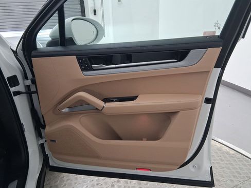 New 2025 Porsche Cayenne E-Hybrid image 33