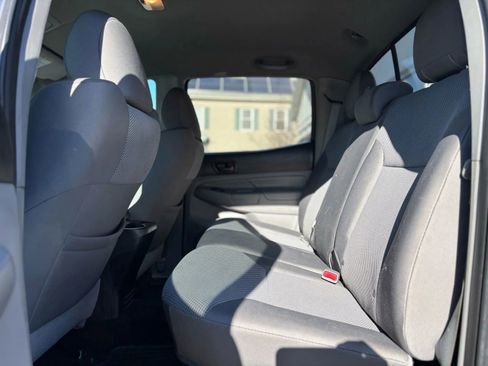 Used 2014 Toyota Tacoma 4x4 Double Cab w/ TRD Sport Package image 14