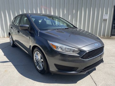 Used 2018 Ford Focus SE FWD image 1