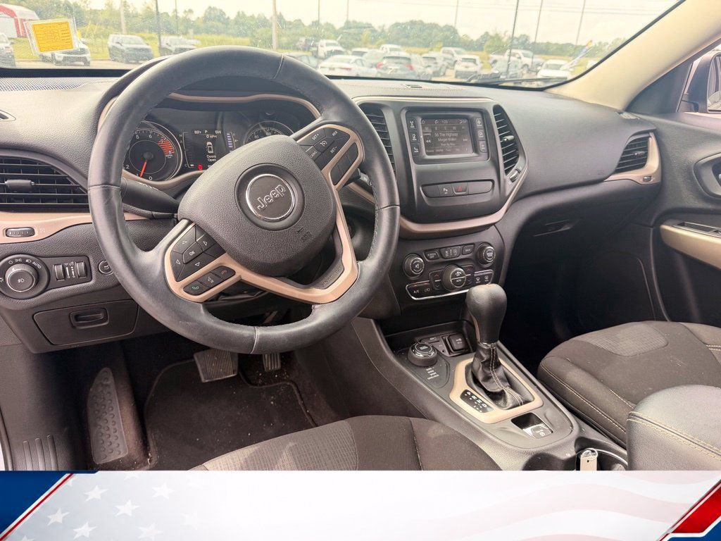 Used 2017 Jeep Cherokee Latitude w/ Comfort/Convenience Group AWD/4WD image 7