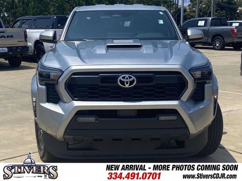 Used 2024 Toyota Tacoma TRD Sport AWD/4WD image 2