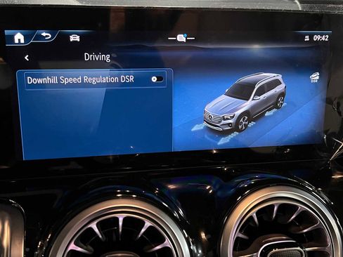 Certified 2025 Mercedes-Benz GLB 250 4MATIC image 33