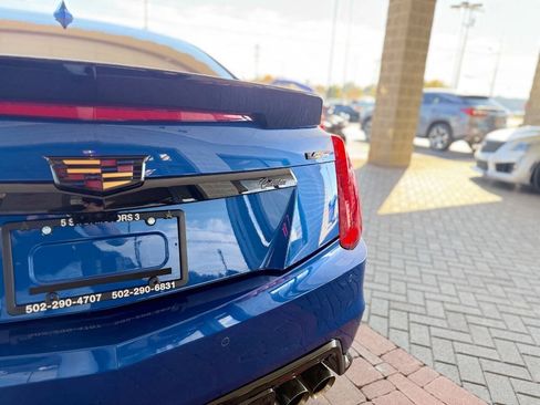 Used 2018 Cadillac CTS V w/ Luxury Package RWD image 12