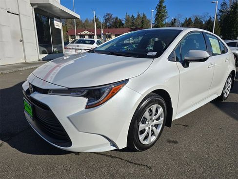 Certified 2025 Toyota Corolla LE image 3