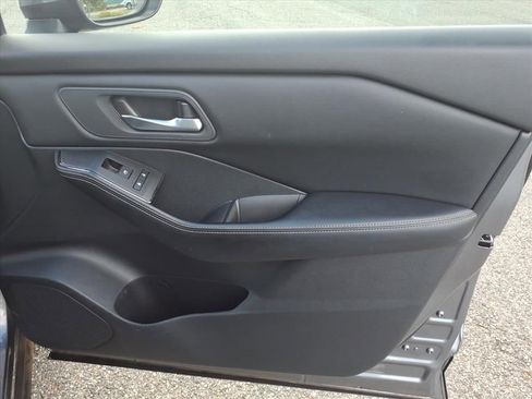 Used 2024 Nissan Rogue SV image 19