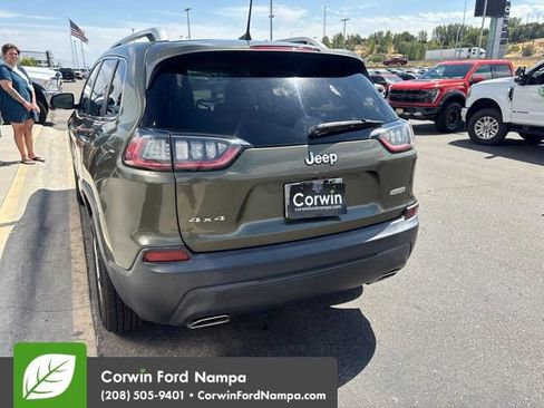 Used 2019 Jeep Cherokee Latitude w/ Cold Weather Group AWD/4WD image 6